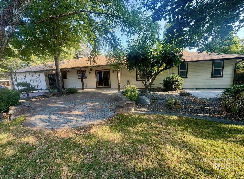 1157 E Mcmillan Rd, Meridian, ID 83646 photo 2
