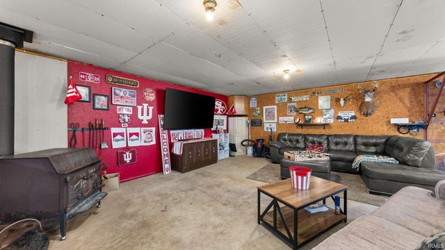 2754 US HWY 50 E, Bedford, IN 47421