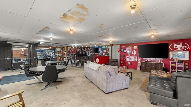 2754 US HWY 50 E, Bedford, IN 47421