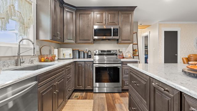 2754 US HWY 50 E, Bedford, IN 47421