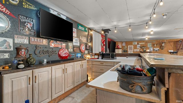 2754 US HWY 50 E, Bedford, IN 47421