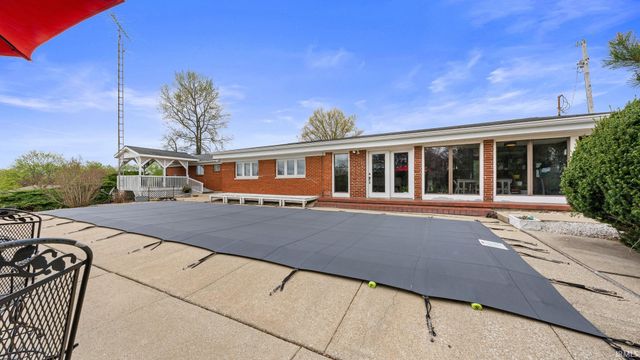 2754 US HWY 50 E, Bedford, IN 47421