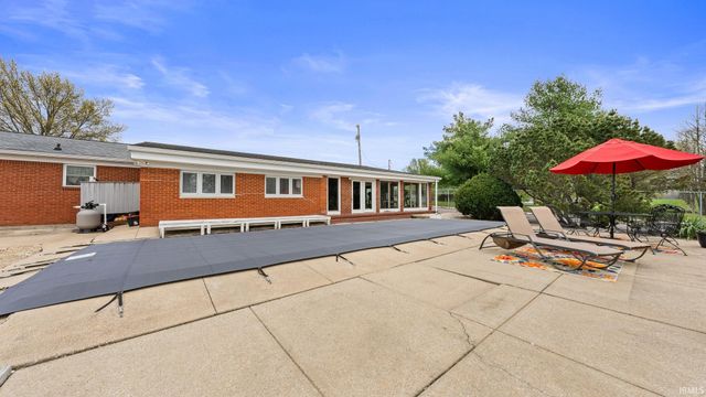 2754 US HWY 50 E, Bedford, IN 47421