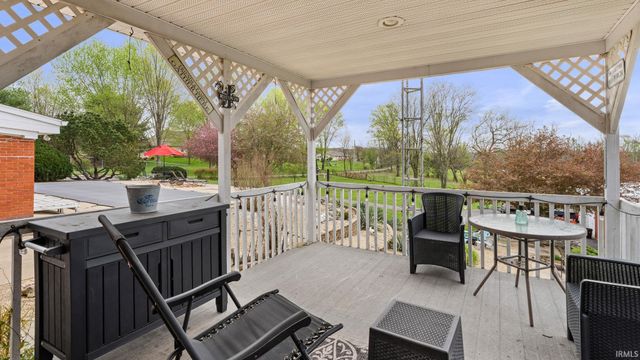 2754 US HWY 50 E, Bedford, IN 47421