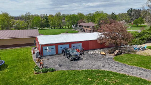 2754 US HWY 50 E, Bedford, IN 47421
