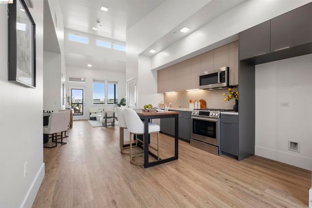 1545 32nd St 314, Oakland, CA 94608