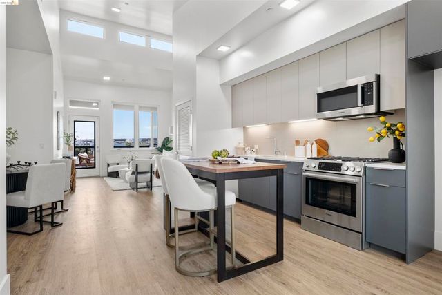 1545 32nd St 314, Oakland, CA 94608