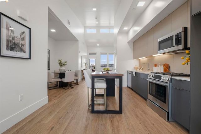 1545 32nd St 314, Oakland, CA 94608