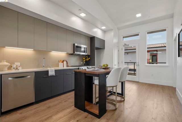 1545 32nd St 314, Oakland, CA 94608