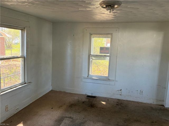 109 S 10th ST, Suffolk, VA 23434