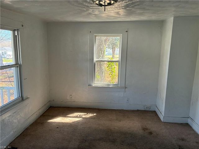 109 S 10th ST, Suffolk, VA 23434