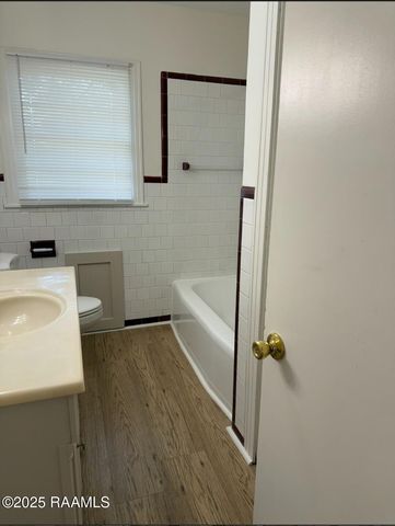 2418 N University Avenue, Lafayette, LA 70507