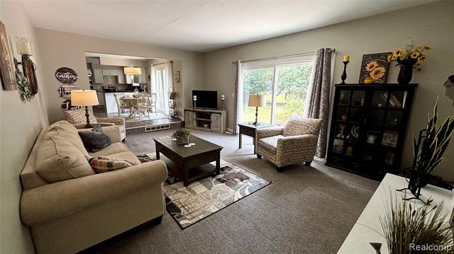 44783 Lake Crest Drive, Van Buren, MI 48111