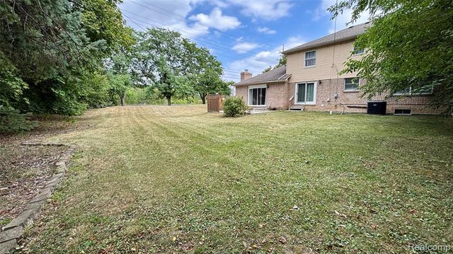 44783 Lake Crest Drive, Van Buren, MI 48111