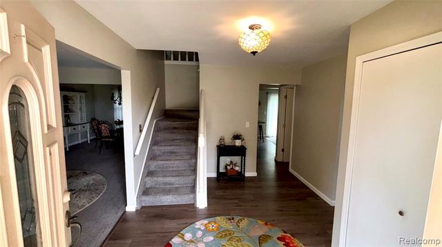 44783 Lake Crest Drive, Van Buren, MI 48111