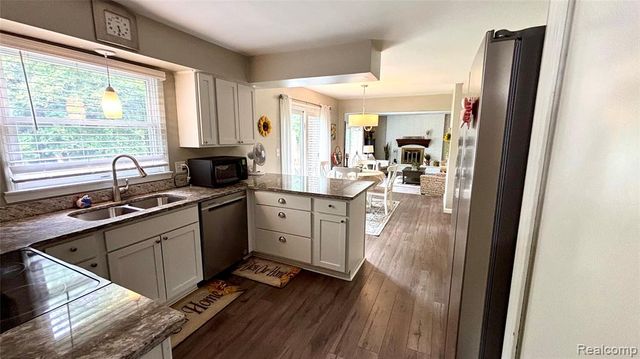44783 Lake Crest Drive, Van Buren, MI 48111
