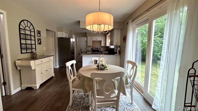 44783 Lake Crest Drive, Van Buren, MI 48111