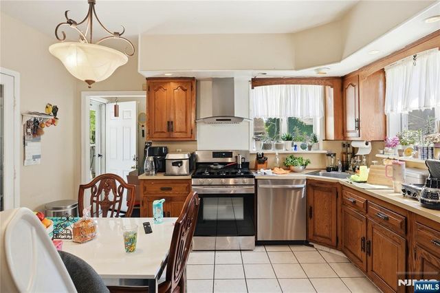 33-35 Pulaski Place, Hackensack, NJ 07601