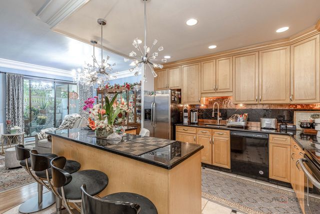 9118 W Elmwood Drive 1K, Niles, IL 60714