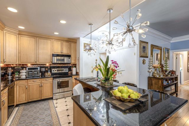 9118 W Elmwood Drive 1K, Niles, IL 60714