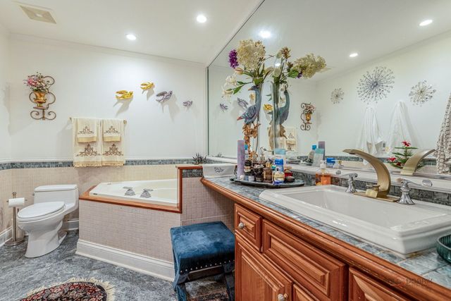 9118 W Elmwood Drive 1K, Niles, IL 60714
