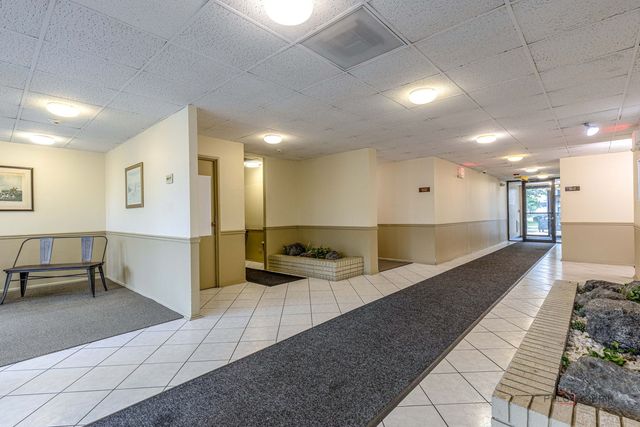9118 W Elmwood Drive 1K, Niles, IL 60714