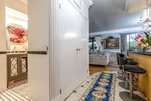 9118 W Elmwood Drive 1K, Niles, IL 60714