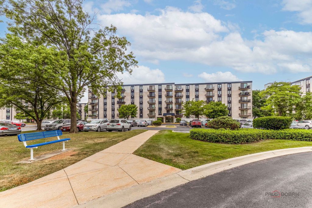 9118 W Elmwood Drive 1K, Niles, IL 60714