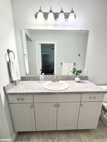 2905 Tributary Drive Ne, Algoma Township, MI 49341