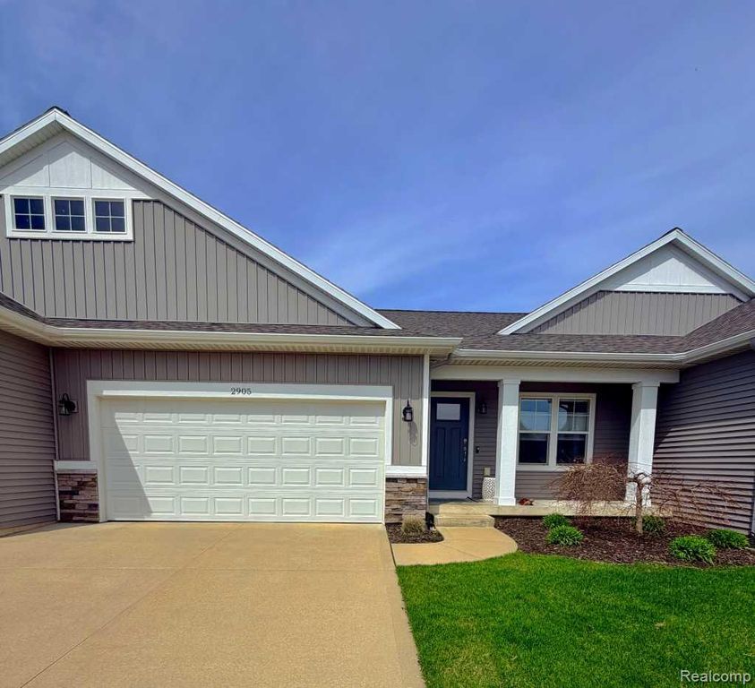 2905 Tributary Drive Ne, Algoma Township, MI 49341