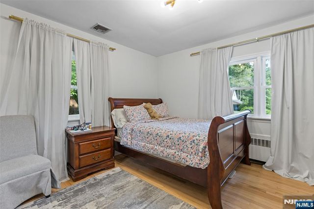 34 Andrew Avenue, Oakland, NJ 07436