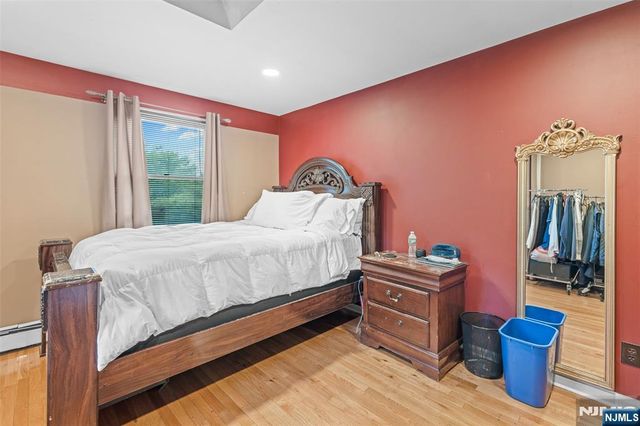 34 Andrew Avenue, Oakland, NJ 07436