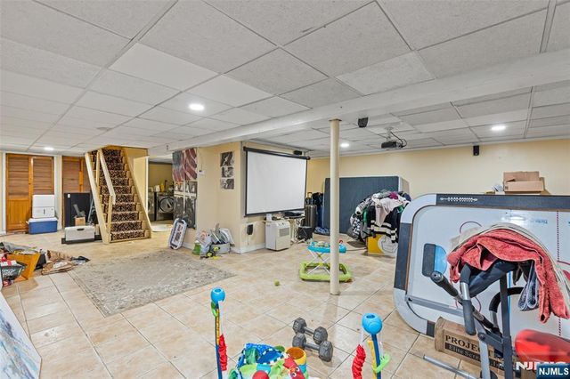 34 Andrew Avenue, Oakland, NJ 07436