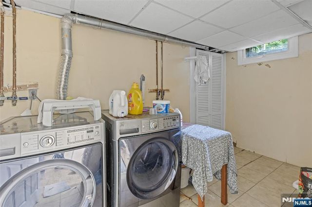 34 Andrew Avenue, Oakland, NJ 07436