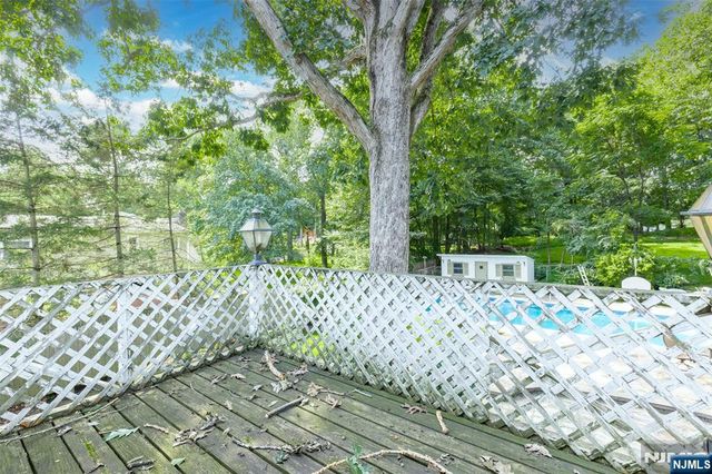 34 Andrew Avenue, Oakland, NJ 07436