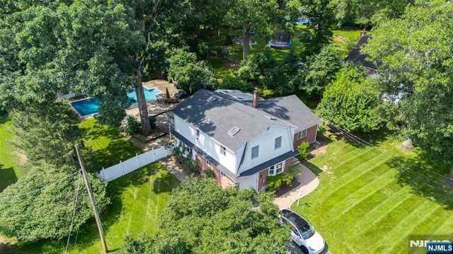 34 Andrew Avenue, Oakland, NJ 07436