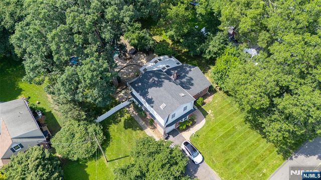 34 Andrew Avenue, Oakland, NJ 07436