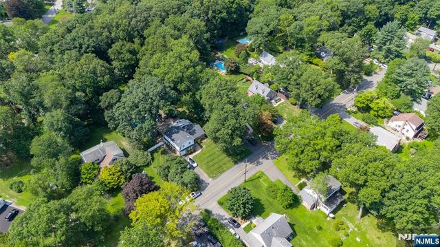 34 Andrew Avenue, Oakland, NJ 07436