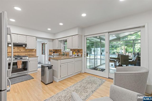 34 Andrew Avenue, Oakland, NJ 07436