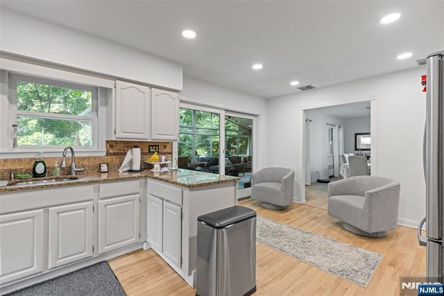 34 Andrew Avenue, Oakland, NJ 07436