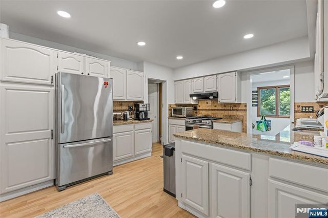 34 Andrew Avenue, Oakland, NJ 07436