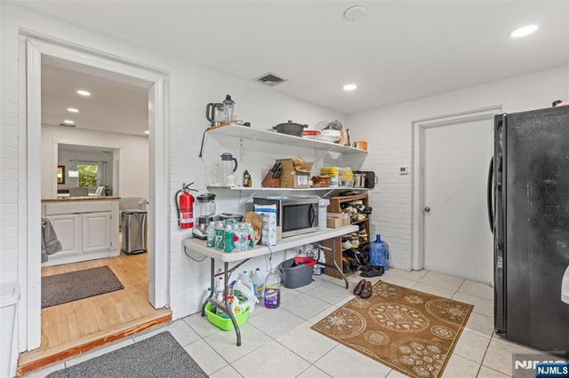 34 Andrew Avenue, Oakland, NJ 07436