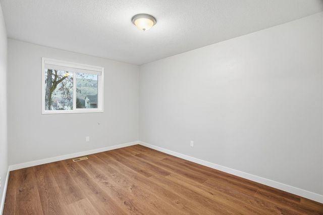 414 S Henry Rd, Greenacres, WA 99016