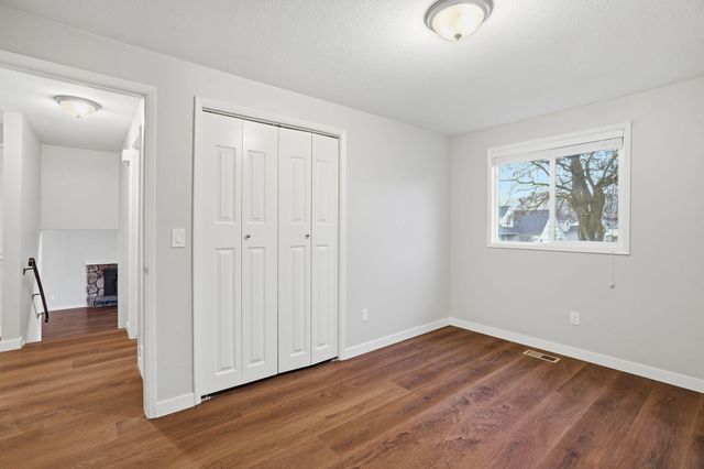 414 S Henry Rd, Greenacres, WA 99016