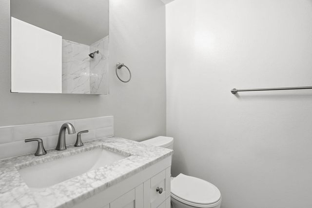 414 S Henry Rd, Greenacres, WA 99016