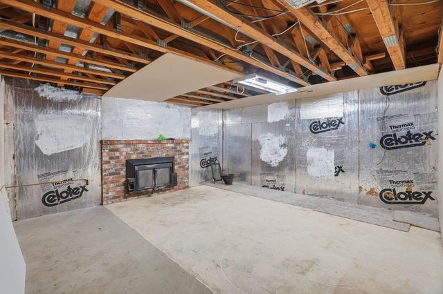 414 S Henry Rd, Greenacres, WA 99016