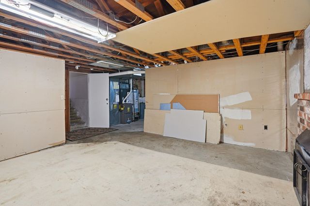 414 S Henry Rd, Greenacres, WA 99016