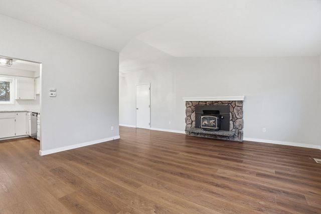 414 S Henry Rd, Greenacres, WA 99016