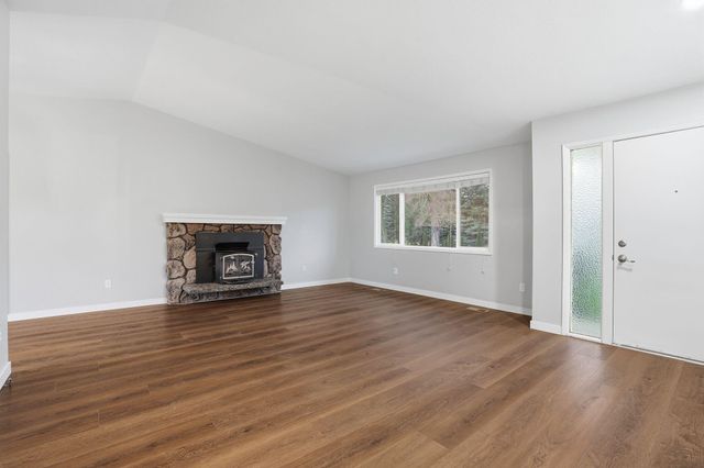 414 S Henry Rd, Greenacres, WA 99016