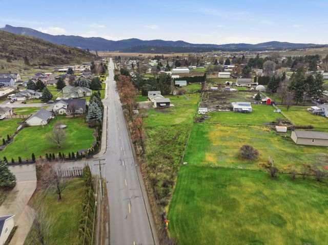 414 S Henry Rd, Greenacres, WA 99016